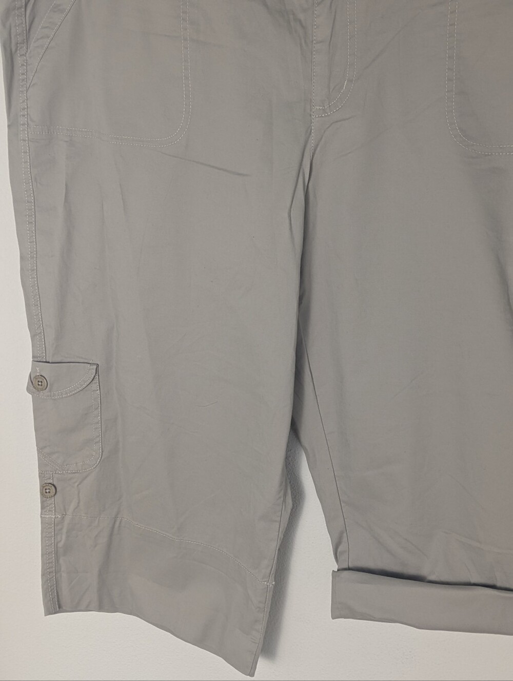 Gloria Vanderbilt Roll Up Cropped Cargo Capris Size 24 W Khaki Cuffed Hem new - Picture 5 of 16